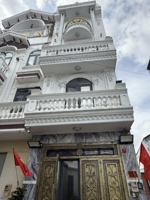 bán nhà hẻm 703/26 lê trong tấn,
dt : 4.2m x 14m (full nội thất) 4lầu 5pn,5wc. 6.35ty