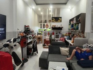 nhà chính chủ 3,6mx11,3m, trệt, lầu, 2pn, 2wc, hẻm gần 3m, giá 4,25 tỷ