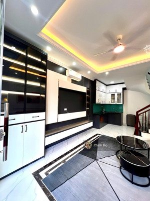 về ở luôn, bán nhà 5 tầng full nội thất, phường thạch bàn, long biên. 7tỷ4 có thương lượng.