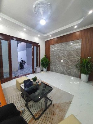 cơ hội sở hữu nhà đẹp trung tâm long biên giá đẹp