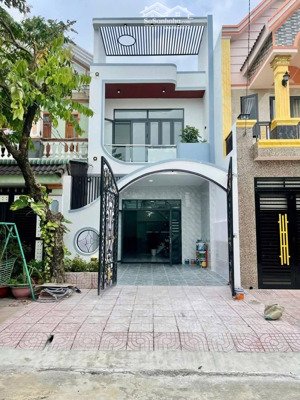 bán gấp nhà 1 trệt 1 lầu 6x20 gần chợ đầu mối bình điền-sổ hồng riêng-giá 1 ,5 tỷ thương lượng