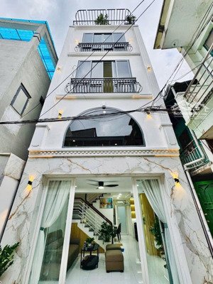 chính chủ cần bán bạch đằng, phường 2, tân bình dt: 64,5m² giá : 3tỷ7 . có hợp đồng thuê 21 triệu