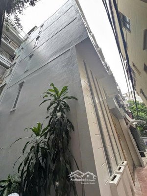 nhà đẹp nghĩa tân lô góc 5 tầng ở ngay 9.7tỷ vị trí cực đắc địa,vài bước ra phố trần cung-sổ đỏ