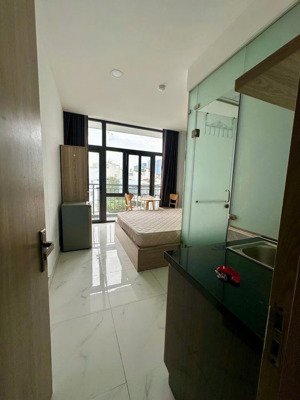 cho thuê phòng 34m2 cửa sổ ban công thoáng mát đón nắng ở bình thạnh ngay đh hutech,hồng bàng,uef