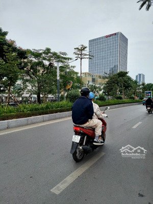 bán nhà mặt phố tại đường lạc long quân 210m2, giá 77 tỷ. tây hồ