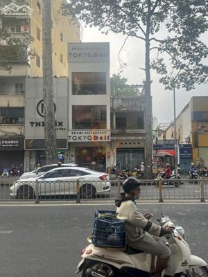 92 tỷ! Bán nhà MT Đ. Trần Hưng Đạo, Q.1 – 5.5x30m – GPXD hầm 12 tầng.