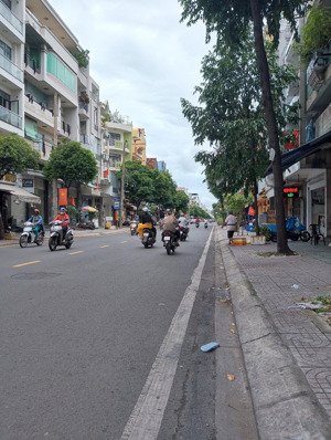 bán nhà thái phiên quận 11 - 56m2 - hẻm xe hơi - an ninh - nhỉnh 6 tỷ