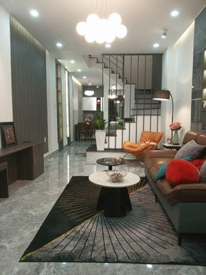 kẹt tiền bán căn ung văn khiêm, p25, quận bình thạnh gía 3tỷ200tr mặt tiền, xem nhà trực tiếp