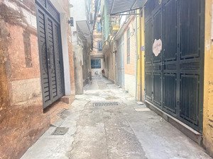 cực rẻ! bán nhà định công 32m chỉ 6.3 tỷ, sổ đỏ đầy đủ, ngõ trước nhà rộng 4m, 5m ra ô tô tránh.