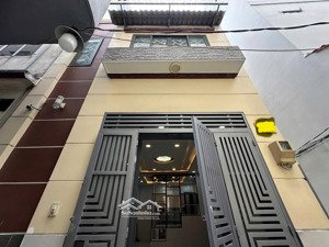 sang nhượng căn nhà ngay đường cách mạng tháng 8 giá 2tỷ950 diện tích 4x10m sổ hồng riêng.