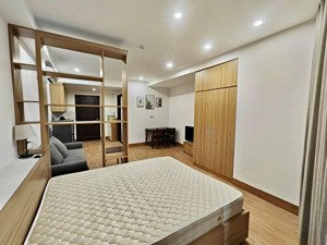 trống 1 phòng studio 40m2 full đồ,oto đỗ cổng khu đội