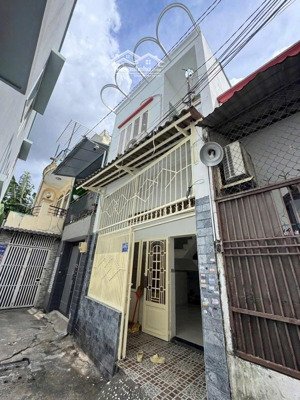người thân cần bán gấp nhà dt 47m2 giá 3tỷ150tr ở điện biên phủ, p15, bình thạnh. nhà hẻm xe hơi