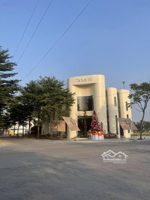 chính chủ gửi bán lô đất tại kđt nam hồng, gần sun group và đại học ngoại thương. lh 