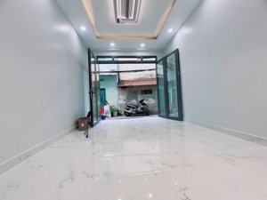 q4 hoàng diệu 34m2 sổ hoàn công đủ 3tầng btct không quy hoạch. kdc dân trí cao. chỉ 6.199 ty tl