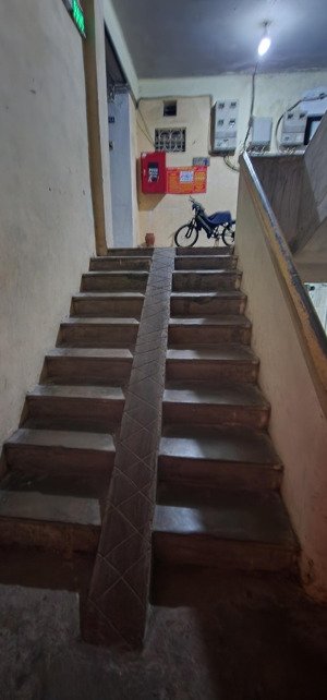 bán nhà tập thể tầng 3 dt 37.7m sử dụng 60m2 tặng full nội thất, gần phố, gần chợ tiện ích bạt ngàn