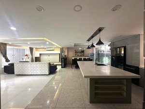 50 triệu - hầm 5 tầng - 10x20 - cách mạng tháng 8 tân bình