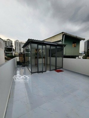 phân lô oto. bến vân đồn. 4t. hoàn công đủ. dt 50m2. giá 10,8 tỷ có tl