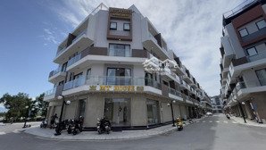 cơ hội đầu tư siêu hiếm nhà 4 tầng + sân thượng trung tâm phan rang cạnh quảng trường, hồ nước 12ha