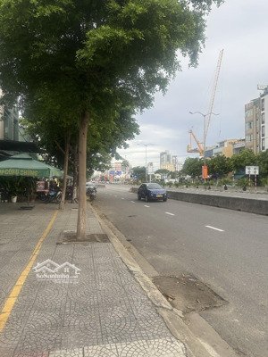 bán đất mặt tiền ngô quyền sơn trà đà nẵng diện tích: 150m, ngang: 5m hướng đông