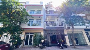 a422. bán nhà 3 tầng có thang máy full nội thất gần biển - 9 tỷ 700