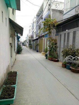 nhà trọ mặt tiền hẻm thông dân cư đông đúc