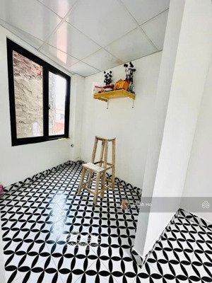 nhanh tay sở hữu vị trí trung tâm hoàn kiếm, 2,9tỷ nhà 5 tầng sổ đỏ. full nội thất về ở luôn.