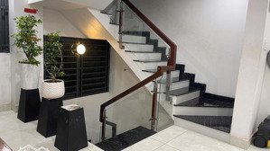 chính chủ bán nhà đẹp thích hợp showroom, trung tâm dạy học tại trung tâm dĩ an. lh: 