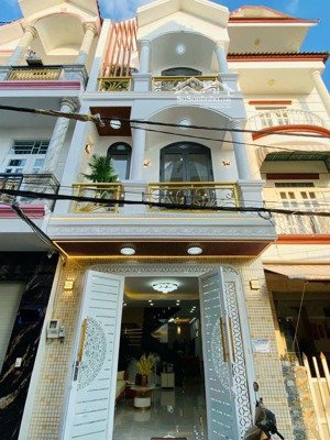 bán nhà mới đẹp nội thất sang trọng- thị trấn nhà bè cách phú mỹ hưng, q7 5p di chuyển giá 7.2 tỷ