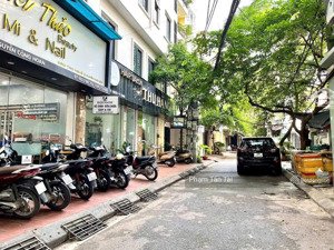 bán nhà phân lô ba đình, 27m ra ô tô tránh, nhà chủ tự xây tâm huyết, 3 hồ công viên quanh nhà.