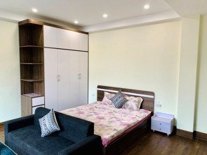 chính chủ cho thuê studio 279 đội cấn, nhà mới 100%, dt 35m2. lh 