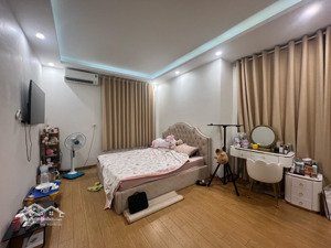 bán gấp nhà ngõ gốc đề gần hồ đền lừ