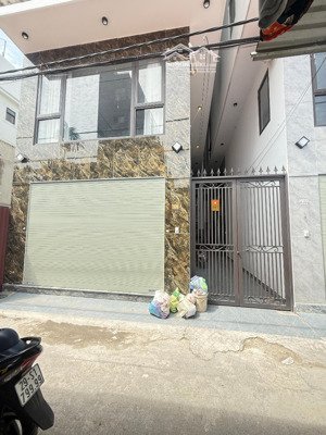 nhà phố đàm quang trung long biên.40*6. đẹp ở ngay. lô góc. 6 tầng thang máy. tặng full nội thất.