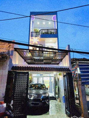 bán gấp nhà 4 tầng mới 4x18m oto ngủ trước nhà, nằm ngay phú mỹ hưng q7 giá chỉ 6 tỷ.