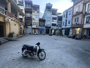 bán nhà gia quất, 40m,4 ngủ, xe tải đỗ cửa nhà,mới tinh,chỉ 7 tỷ