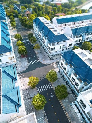 nhà hoàn thiện khu văn hoa villas. khu vực trung tâm thuận tiện đi lại. dân cư an ninh, dân trí cao