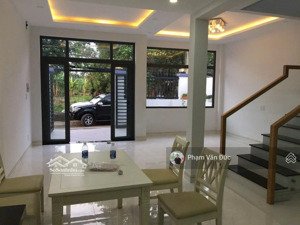 bán nhà trệt lầu - dt 80 m ngang 6 - mặt tiền kinh doanh buôn bán thông ql 13 và kdc hồng long