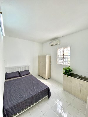 phòng sẵn nội thất, thoáng mát. gần phan xích long 2 phút