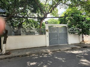 cần bán gấp nhà đường hoàng hoa thám quận tân bình, dt: 11x 17m, giá chỉ 35 tỷ tl