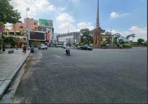 vip mặt tiền cách mạng tháng 8 góc 2mt gần ngã 6 dt 7,5x22m đang cho thuê 30tr/tháng đã hoàn công