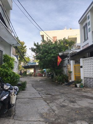 sát đường - đầu kiệt - ô tô đỗ trước nhà - đinh thị hòa cách biển 200m