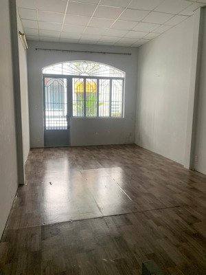 cho thuê nhà âu cơ, dt:4x11, 1 lầu, p10, tân bình, nhà trống vào ở ngay