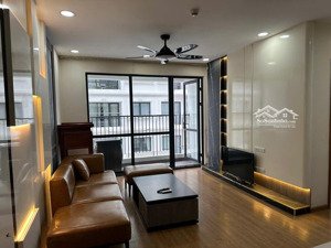 cần cho thuê chcc tại iris garden . full nội thất đẹp view nhìn ra sân vận động. 0974 999 8**