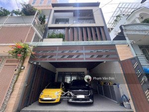 bán biệt thụe khu ven sông sau gigamail . trệt 2 lầu 5 pn . dt 138.5 m ( 7.5 x20 ) giá 15.8 tỉ