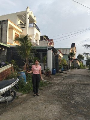 bán đất đt lớn 150m2, sổ hồng riêng, hẻm xe hơi ( 50 m ra đường lớn) giá chỉ 2,6 tỷ tp dĩ an hcm