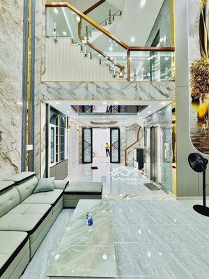 nhà có thang máy nhỉnh 6 đồng - đúc 1 trệt 1 lửng 3 lầu ngay tth08 vs dương thị mười