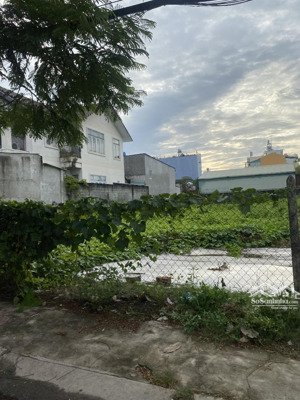 chính chủ cần bán nhanh lô đất tại chợ phong phú. 123m2. xây dựng đủ. phong phú, bình chánh