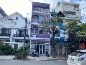 bán nhà 4 tầng đường 7m5 hàn thuyên. dt 100m2 gồm 12 phòng dthu 36tr ổn định, vị trí trung tâm hc