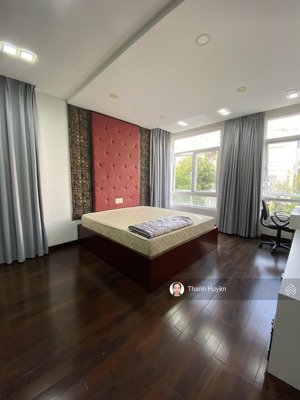 cho thuê biệt thự villa park 10x18m 4 phòng full nội thất - huyền 