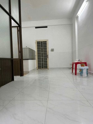 cho thuê căn hộ ehome4 tầng trệt ngay bảo vệ ngồi giá 4tr/tháng, dọn vào ở ngay
