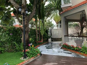 biệt thự sân vườn hồ bơi rộng khu compound 215 nguyễn văn hưởng - 390 m2 - giá 92 tỷ (236 tr/m2)